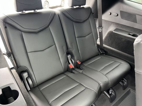 Used 2024 Cadillac XT6 Sport w/ Technology Package image 17