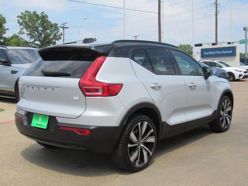 Used 2022 Volvo XC40 P8 Recharge Plus image 6