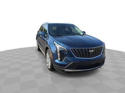 Certified 2020 Cadillac XT4 Premium Luxury FWD image 2