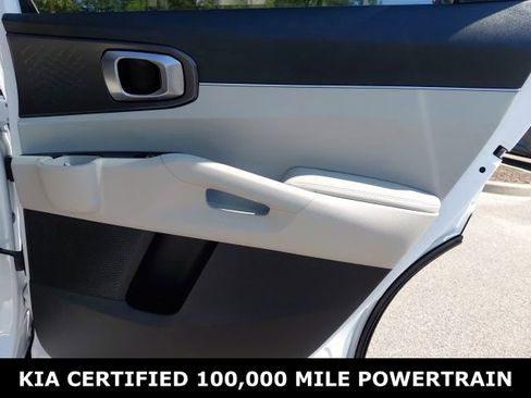 Used 2025 Kia Sorento S image 29