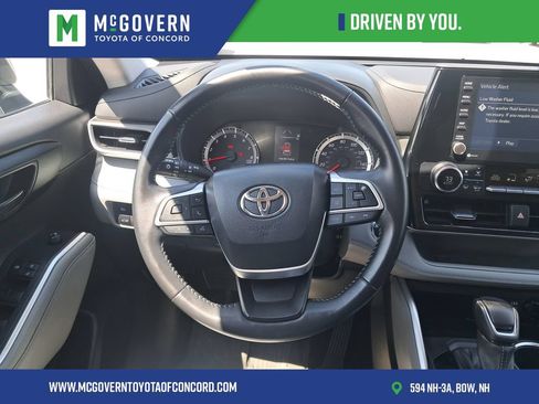 Used 2022 Toyota Highlander LE AWD/4WD image 24