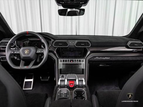 Used 2024 Lamborghini Urus Performante AWD/4WD image 32