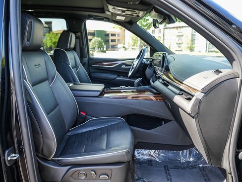 Used 2023 Cadillac Escalade Premium Luxury AWD/4WD image 16