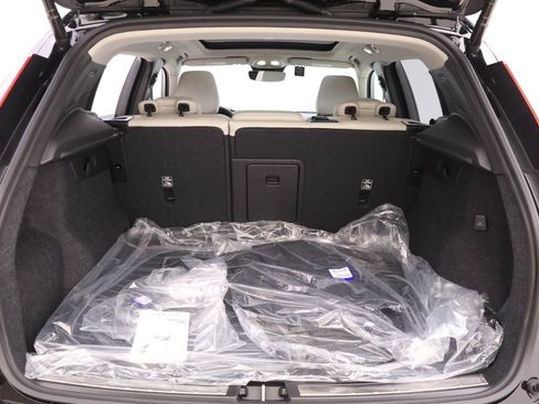 New 2025 Volvo XC40 B5 Ultra w/ Protection Package Premier image 14