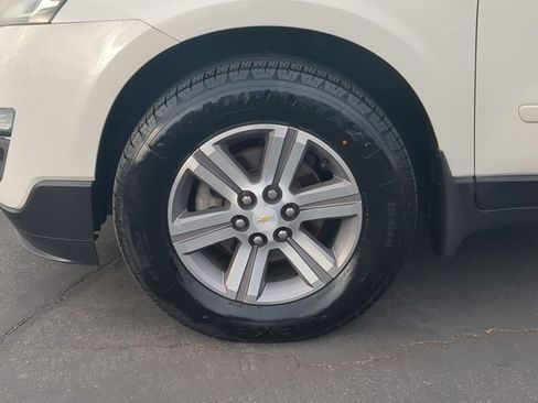 Used 2015 Chevrolet Traverse LT FWD image 25