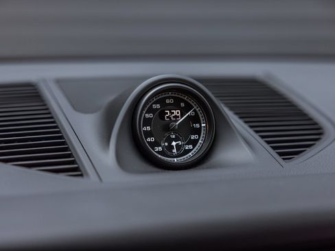 Certified 2026 Porsche Macan AWD/4WD image 18