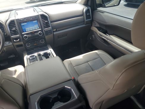 Used 2018 Ford Expedition XLT w/ Equipment Group 202A RWD image 18