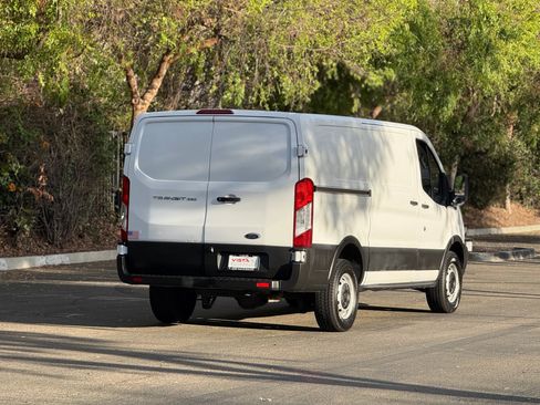 Used 2019 Ford Transit 250 130 Low Roof RWD image 3