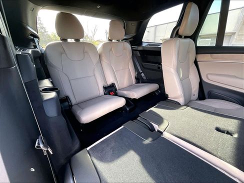 New 2026 Volvo XC90 T8 Ultra w/ Lounge Package image 28
