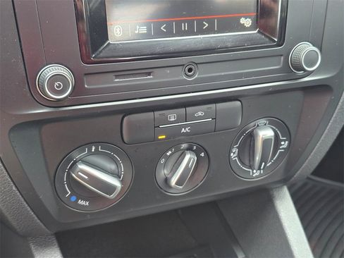 Used 2017 Volkswagen Jetta S image 30