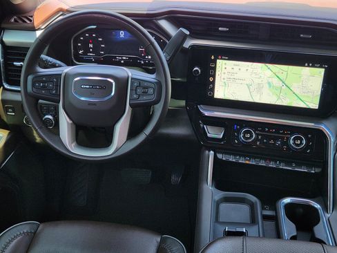 Used 2025 GMC Sierra 2500 Denali AWD/4WD image 9