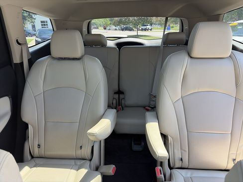 Used 2019 Buick Enclave Premium w/ Experience Buick Package AWD/4WD image 9