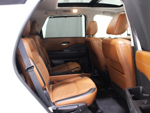 Used 2024 Nissan Pathfinder Platinum AWD/4WD image 26