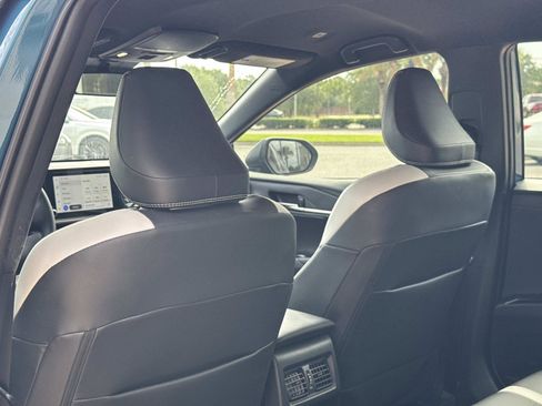 Used 2025 Toyota Camry SE FWD image 19