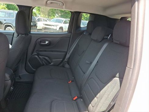 Certified 2022 Jeep Renegade Latitude w/ Convenience Group AWD/4WD image 20