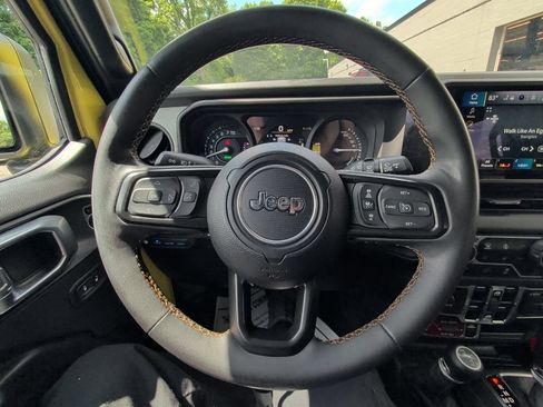 Used 2024 Jeep Wrangler Unlimited AWD/4WD image 16