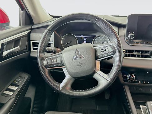 Used 2024 Mitsubishi Outlander SE image 18