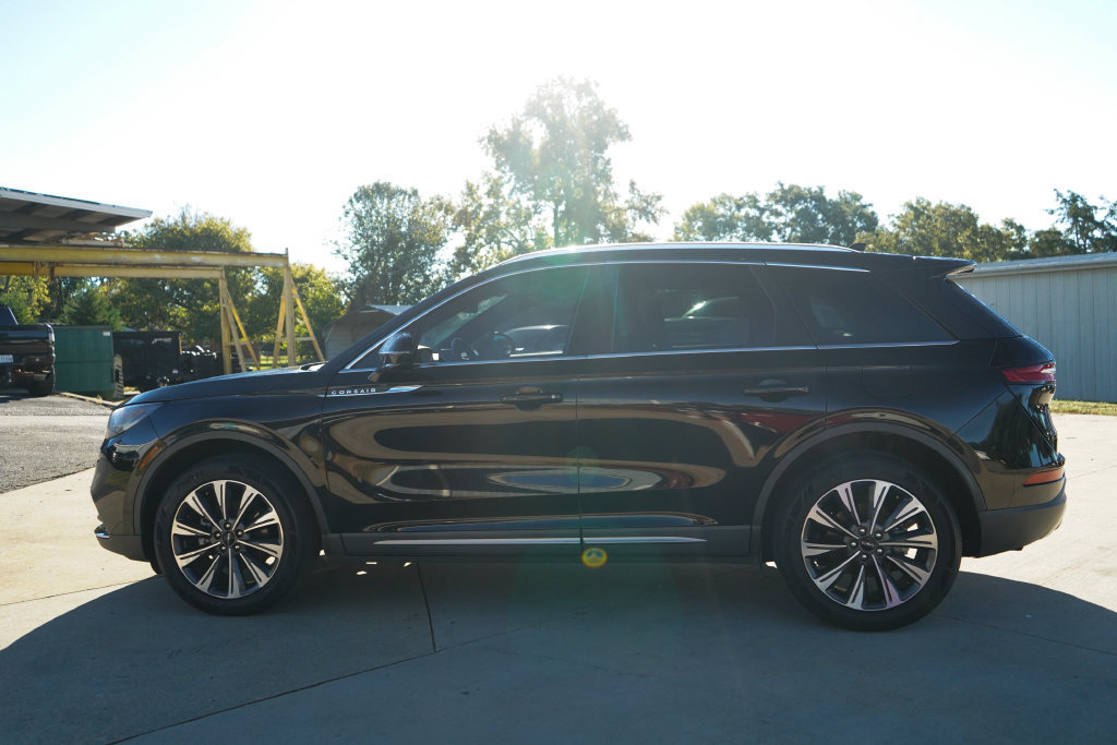 Used 2022 Lincoln Corsair Reserve w/ Elements Package FWD image 23