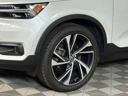 Used 2021 Volvo XC40 T5 R-Design w/ Advanced Package image 4
