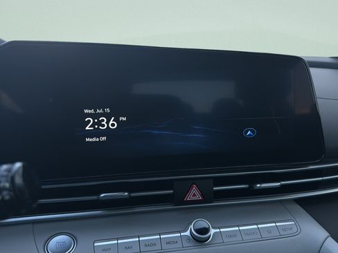 Used 2024 Hyundai Elantra Limited FWD image 15
