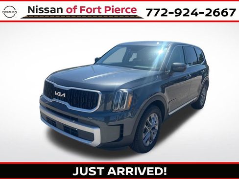 Used 2023 Kia Telluride LX FWD image 1