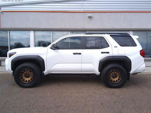 Used 2025 Toyota 4Runner SR5 AWD/4WD image 2