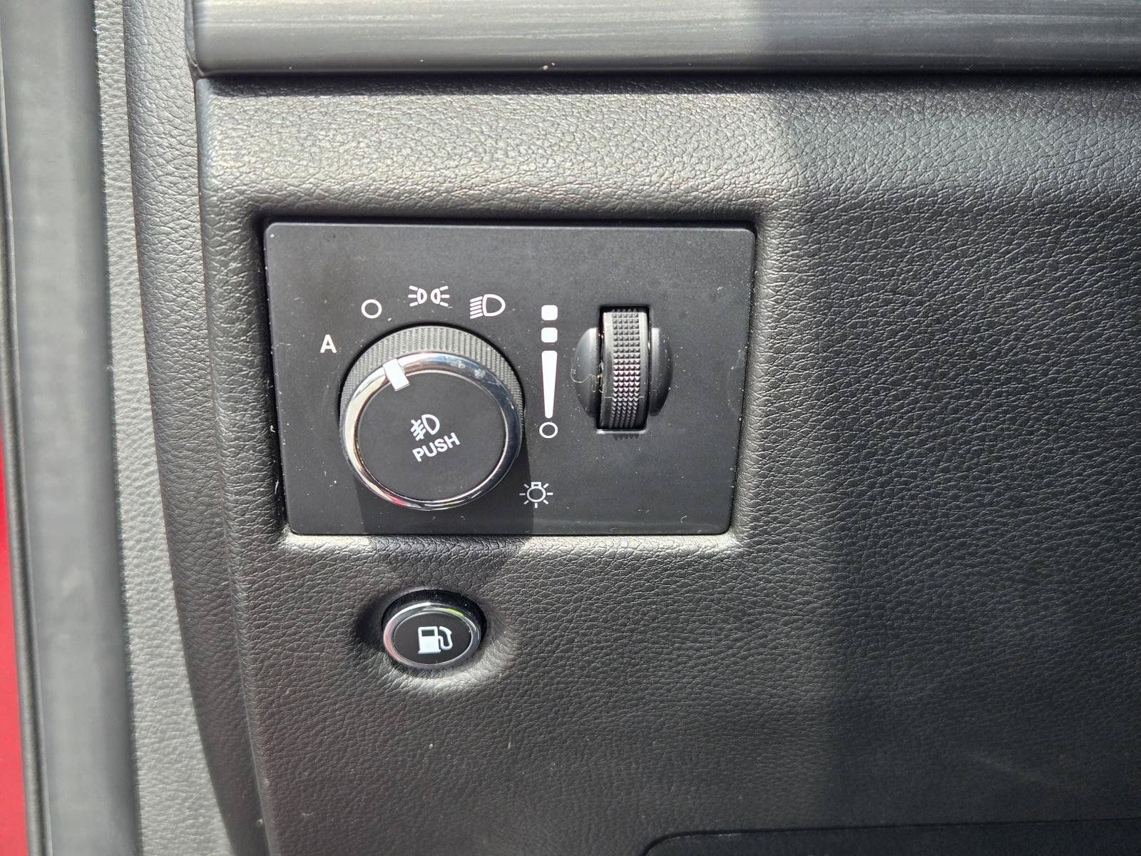 Used 2022 Jeep Grand Cherokee Laredo E RWD image 21