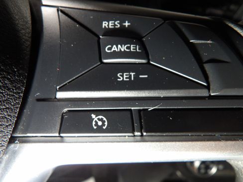 Used 2021 Nissan Kicks S image 19