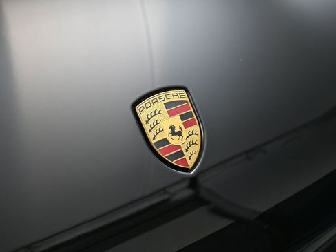 Used 2025 Porsche Macan AWD/4WD image 13