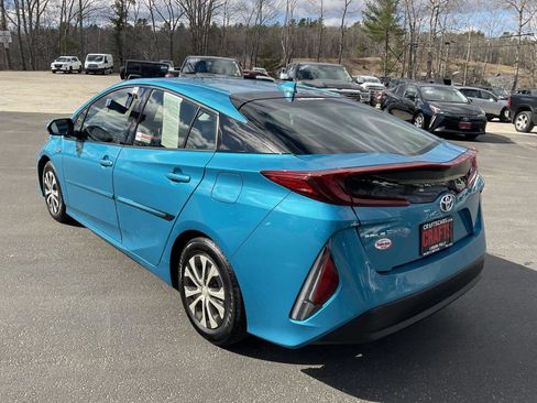 Used 2018 Toyota Prius Prime Premium image 3