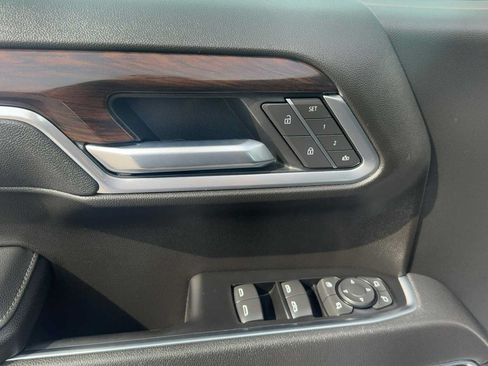 Used 2025 GMC Sierra 1500 SLT RWD image 30