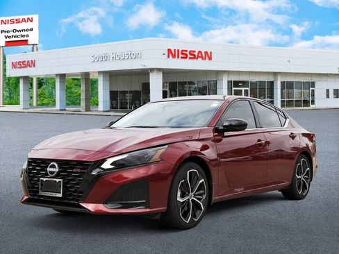 Used 2026 Nissan Altima 2.5 SR w/ SR Premium Package image 2