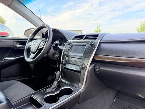 Used 2017 Toyota Camry LE FWD image 13