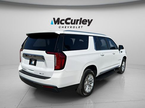 Used 2022 GMC Yukon XL SLT w/ SLT Premium Package AWD/4WD image 7
