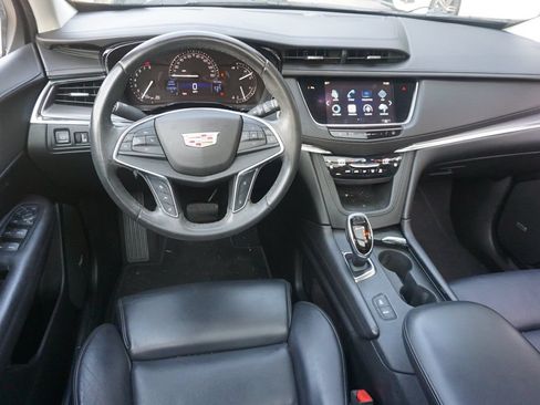 Used 2017 Cadillac XT5 Premium Luxury FWD image 4