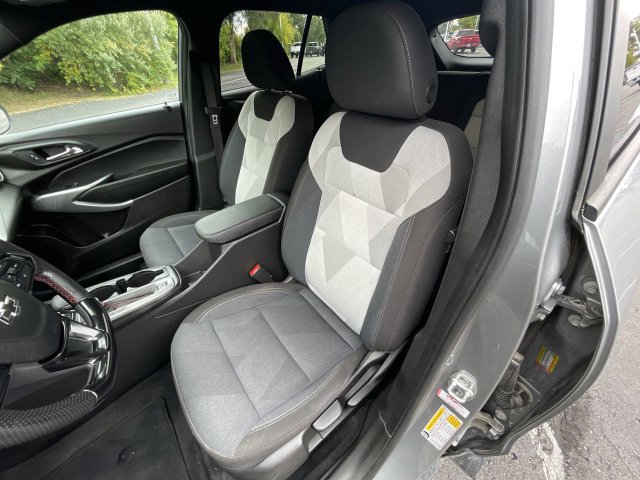 Used 2025 Chevrolet Trax RS w/ Driver Confidence Package FWD image 18