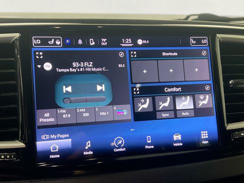 Used 2022 Chrysler Pacifica Touring-L FWD image 26