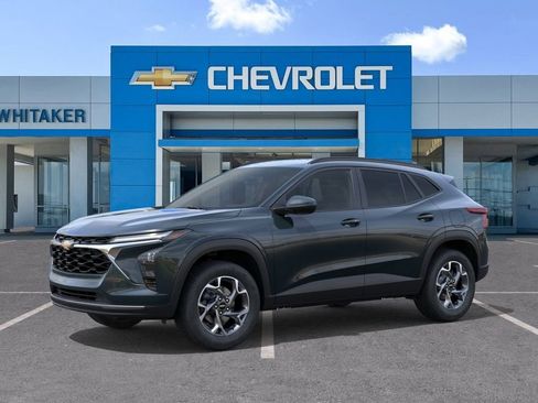 New 2026 Chevrolet Trax LT w/ Driver Confidence Package FWD image 2