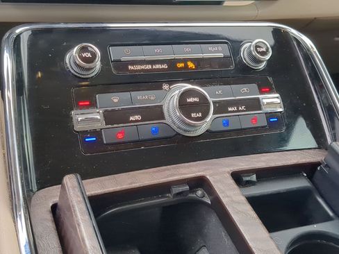 Used 2022 Lincoln Navigator Reserve image 18