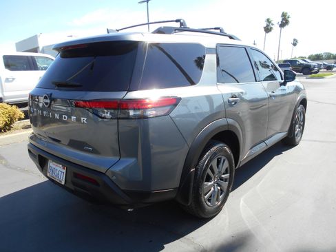 Used 2025 Nissan Pathfinder SV w/ Cargo Package AWD/4WD image 2