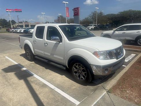 Used 2019 Nissan Frontier SL RWD image 1