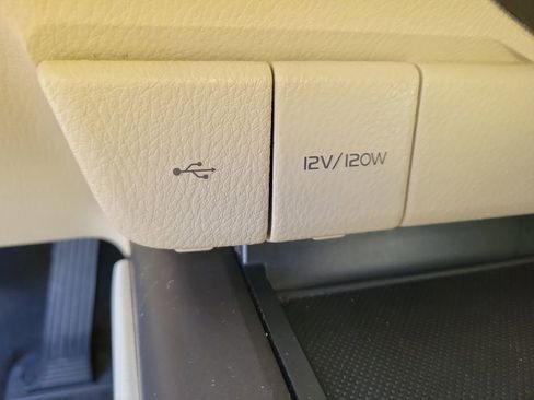 Used 2021 Toyota Camry LE image 20