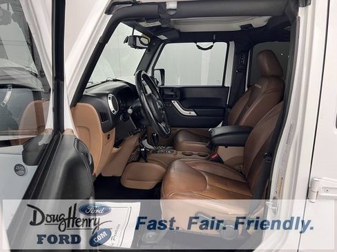 Used 2014 Jeep Wrangler Unlimited Sahara w/ Dual Top Group image 27