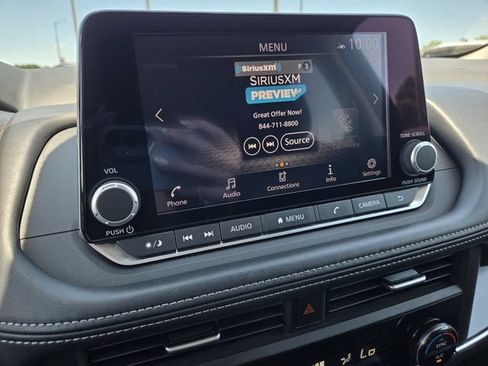 Used 2025 Nissan Rogue SV FWD image 9