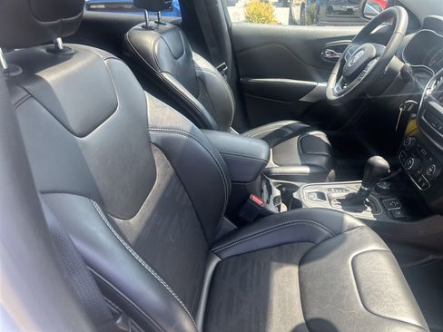 Used 2022 Jeep Cherokee Latitude w/ Sun & Sound Group AWD/4WD image 32