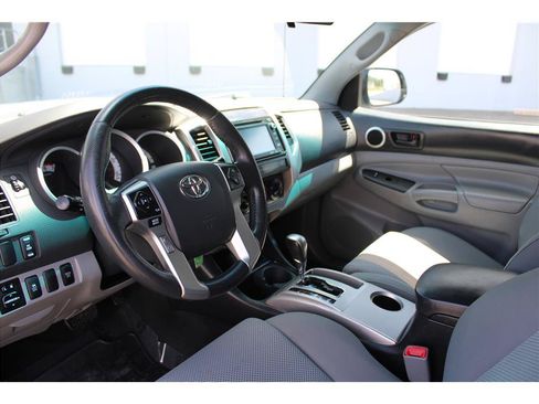 Used 2015 Toyota Tacoma 4x4 Double Cab w/ TRD Sport Package image 9