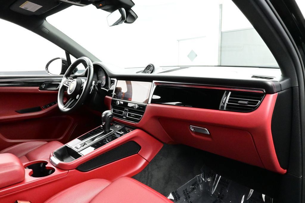 Certified 2023 Porsche Macan S AWD/4WD image 18