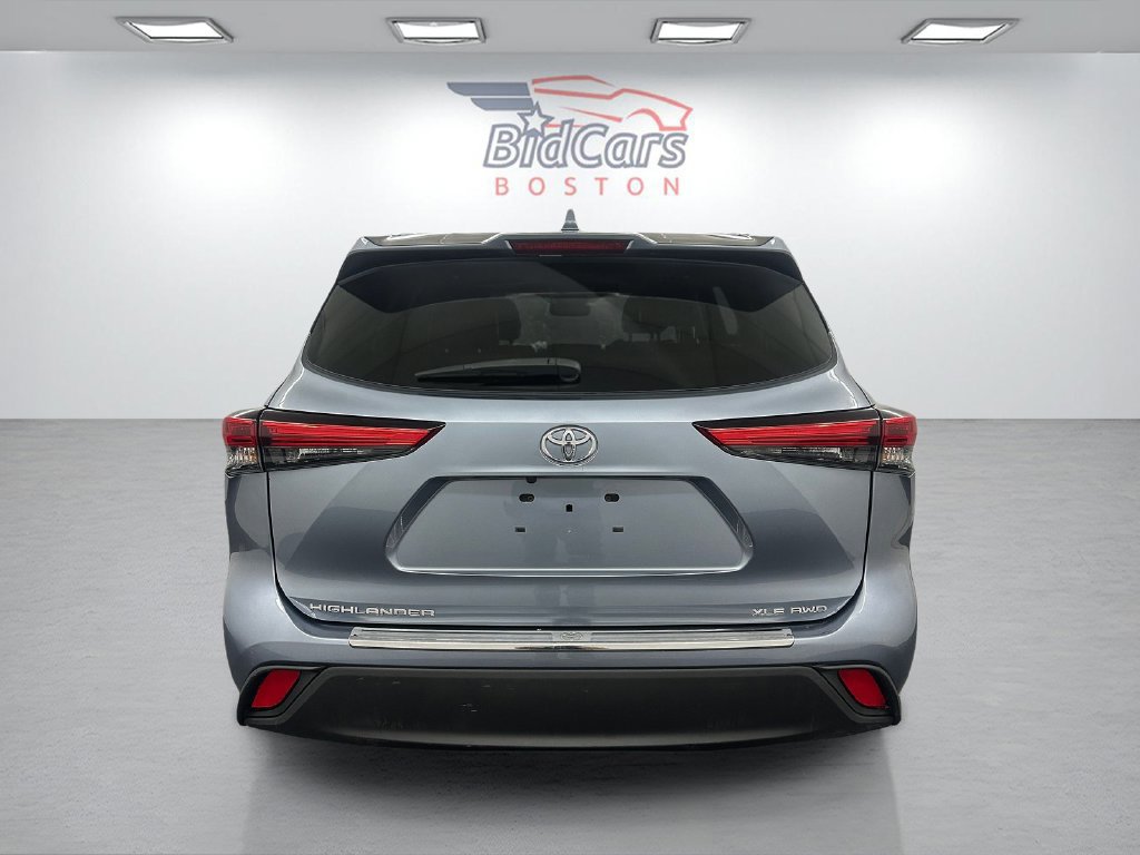 Used 2020 Toyota Highlander XLE AWD/4WD image 5