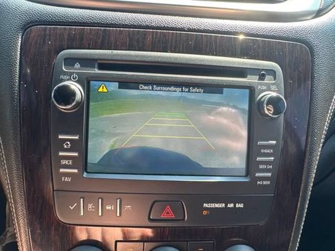 Used 2017 Chevrolet Traverse LT w/ Style and Technology Package FWD image 19