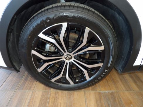 Used 2023 Toyota Crown XLE image 11